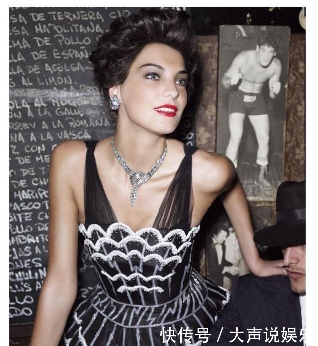 大丽花|国际超模沃波依,一双神秘蓝眼睛惹人心动,是高奢品牌的独宠