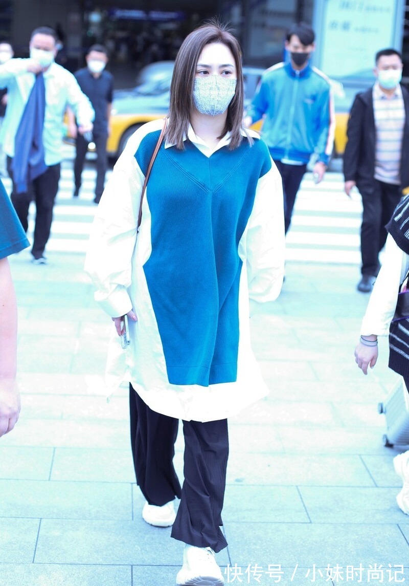 衣品 阿娇发胖后衣品“堪忧”,穿大码衬衫还配阔腿裤,目测像130斤