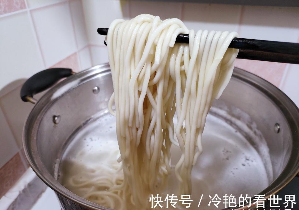 面条用上这方法，一周5顿都不烦，一口下去可香了，营养多还健康