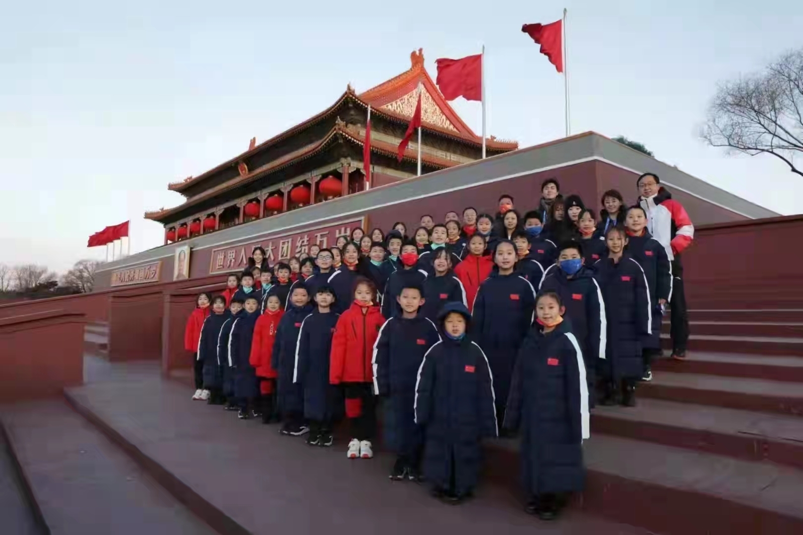 阜平娃娃合唱团重返鸟巢献唱!开幕后曾只睡5小时就去看升旗