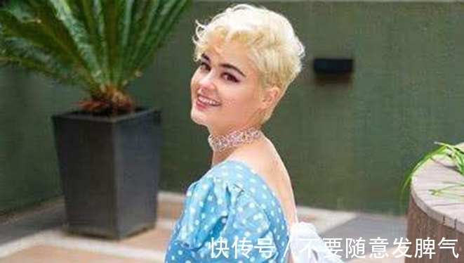 斯特凡尼娅·费拉里奥|澳洲大码模特，长相神似玛丽莲梦露，体重高达165斤却还拥有腹肌