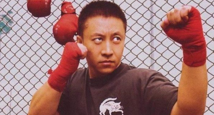 李旭:時薪28萬、能用筷子擊穿3厘米鋼板,巴菲特點(diǎn)名讓他護(hù)衛(wèi)