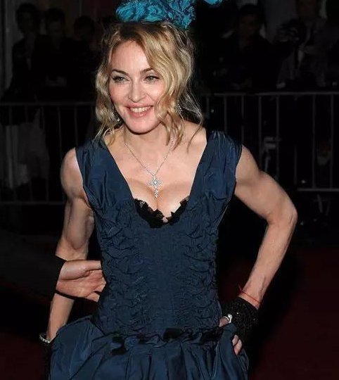 翡翠!外国人也爱翡翠,娜塔莉.波特曼直接戴去了好莱坞,出息了!