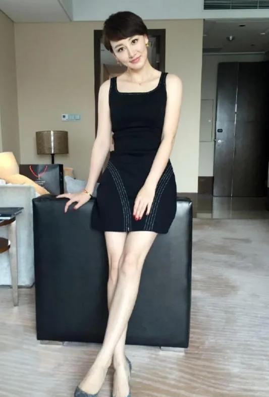 江蘇衛(wèi)視女主持人：郭曉敏