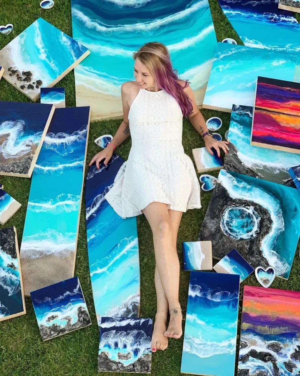 夏威夷$从没学过美术的她,用简单粗暴技法画画,让她成为了百万富豪