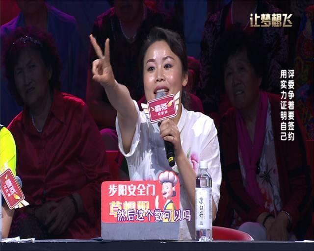 天差地别的王小丫和草帽姐一个低调无冕之王,一个浮夸遭人唾弃