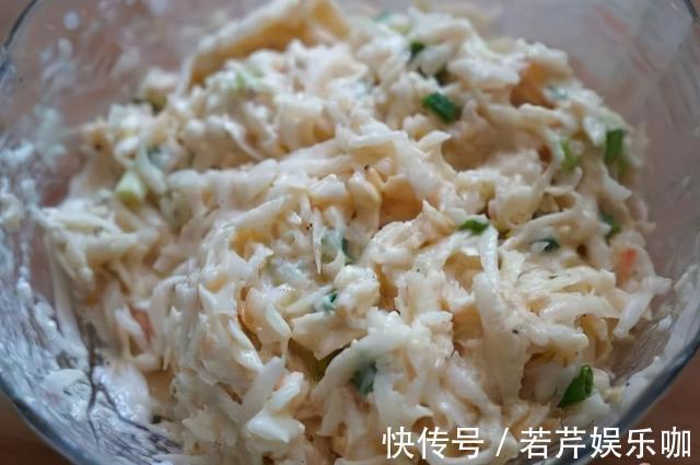 炸丸子|炸萝卜丸子,用面粉必不可少,再多放三样,酥脆可口,一盘不够吃