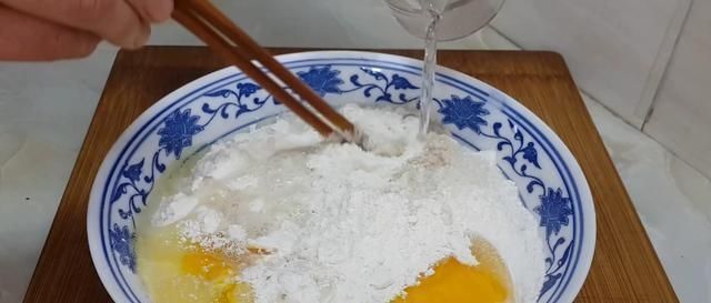 半斤红豆,1斤面粉,不用烤箱,教你做创意红豆包,比发糕还好吃