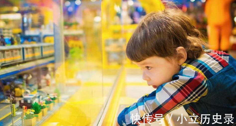 小亮|妈，我能要50块钱吗，两个宝妈的反应，早就两种不同的性格