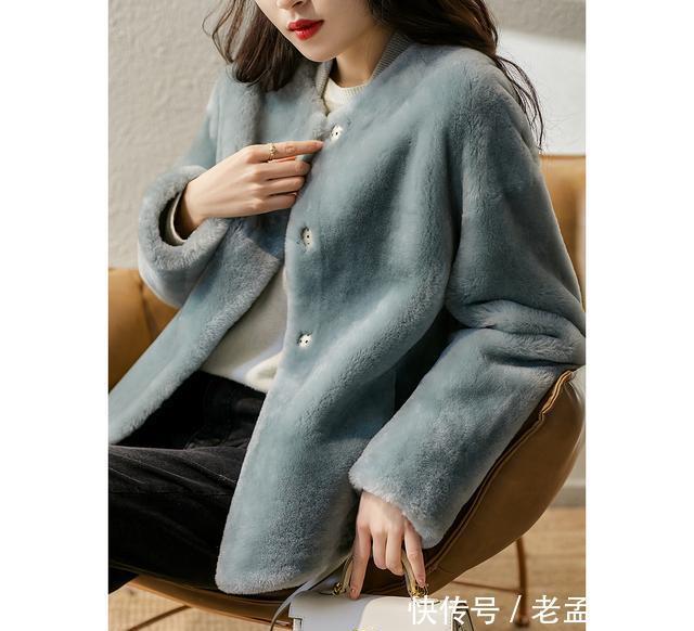 果然, 冬季穿皮草就是气质轻奢, 怎么搭配都是妥妥的时尚女达人