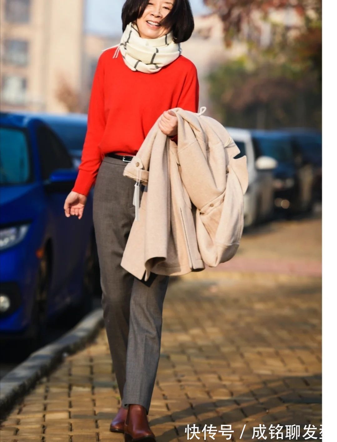 高跟鞋|建议四五十岁的女人多穿九分裤,毛衣大衣随便配,显瘦显高又大气