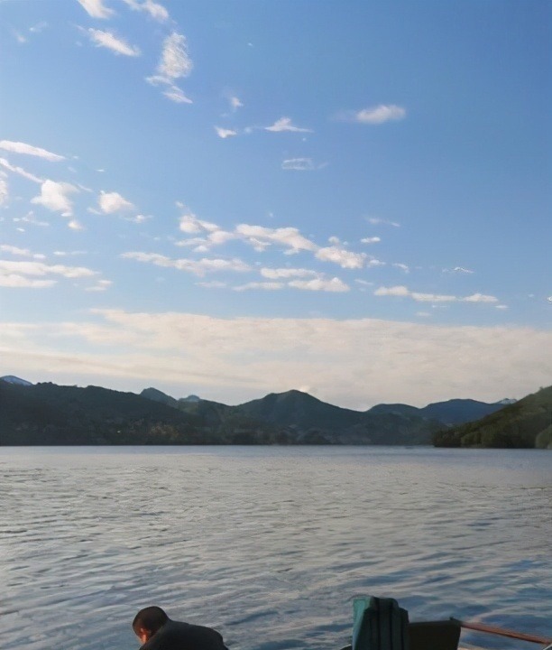 钓翘嘴的季节到了，学会这4个技巧，鱼获差不了！——盛世三渔