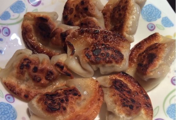 有种做饭叫女友做饭,糊饺子不算啥,看到图4我更爱食堂阿姨