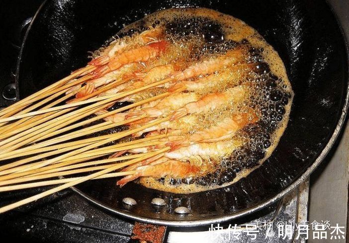 干掉|虾别再煮着吃了，我换种做法外酥里嫩，老公一口气干掉一盘，佩服