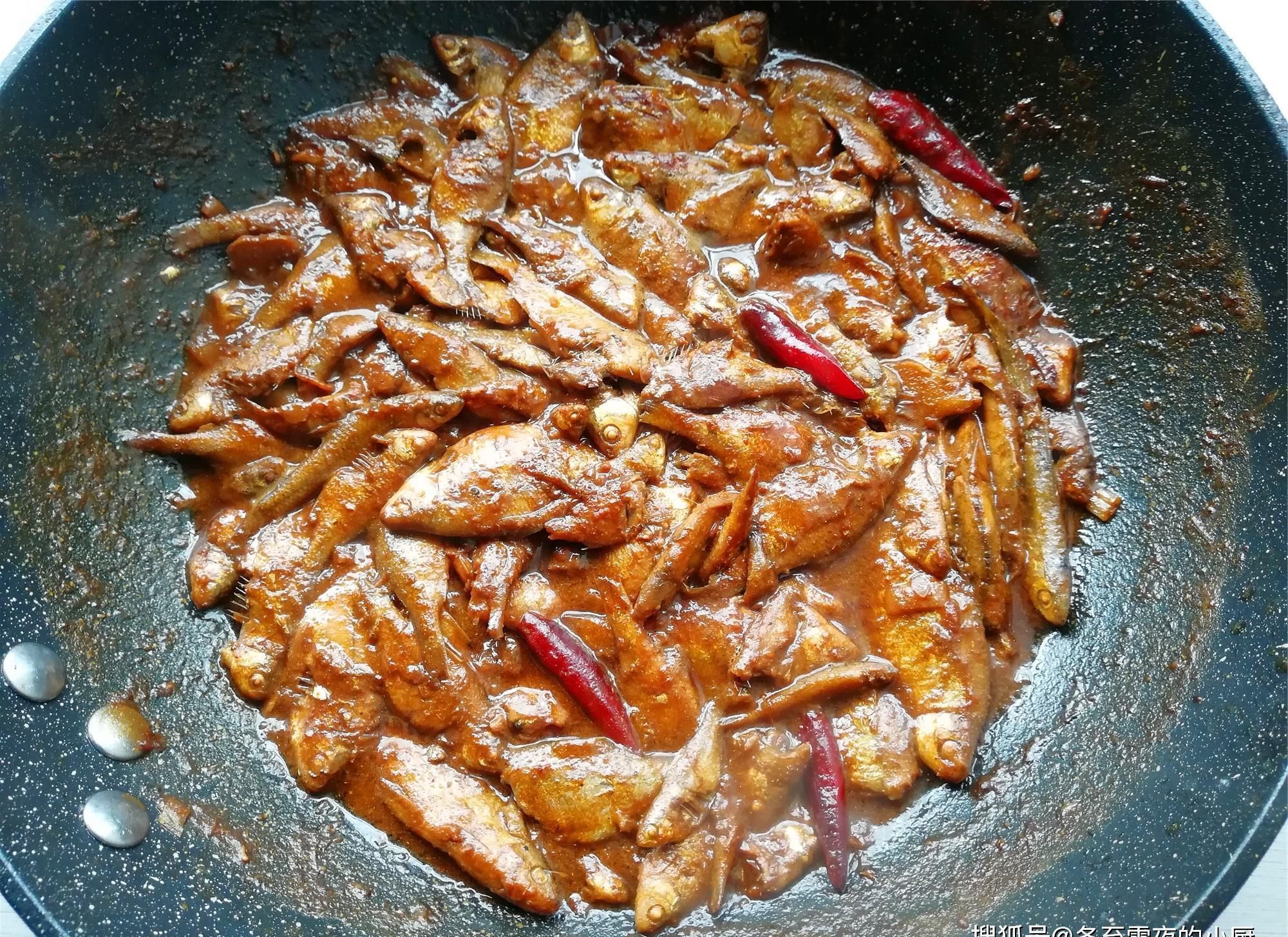 酱香|一道用小河鱼做的东北农家菜,比鸡蛋酱好吃,酱香味浓、特别下饭