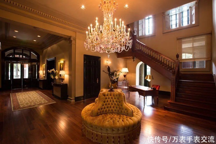 钢表|劳力士柜员比表多，百达翡丽源邸看不到表，手表真的越少越火吗？