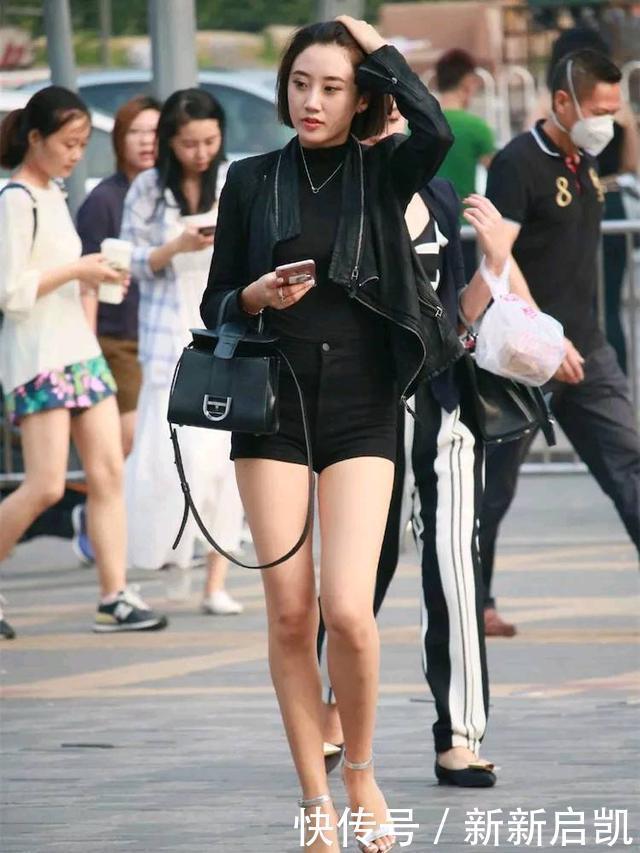 短发|街拍:短发美女的身材真好,长相成熟典雅,温婉可人