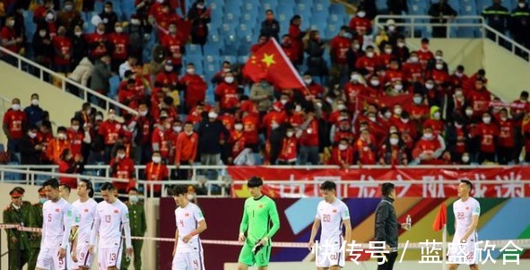 下课|国足惨败越南!李霄鹏团队暂无下课之虞,赵震称国足赛程比较密集!