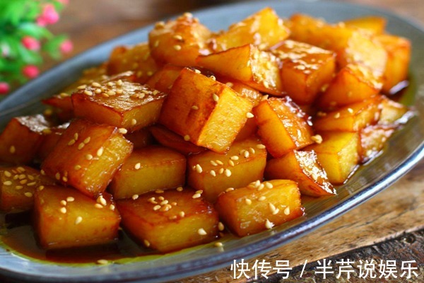 土豆别再炒土豆丝了，教你个新吃法，香脆可口，给大鱼大肉都不换