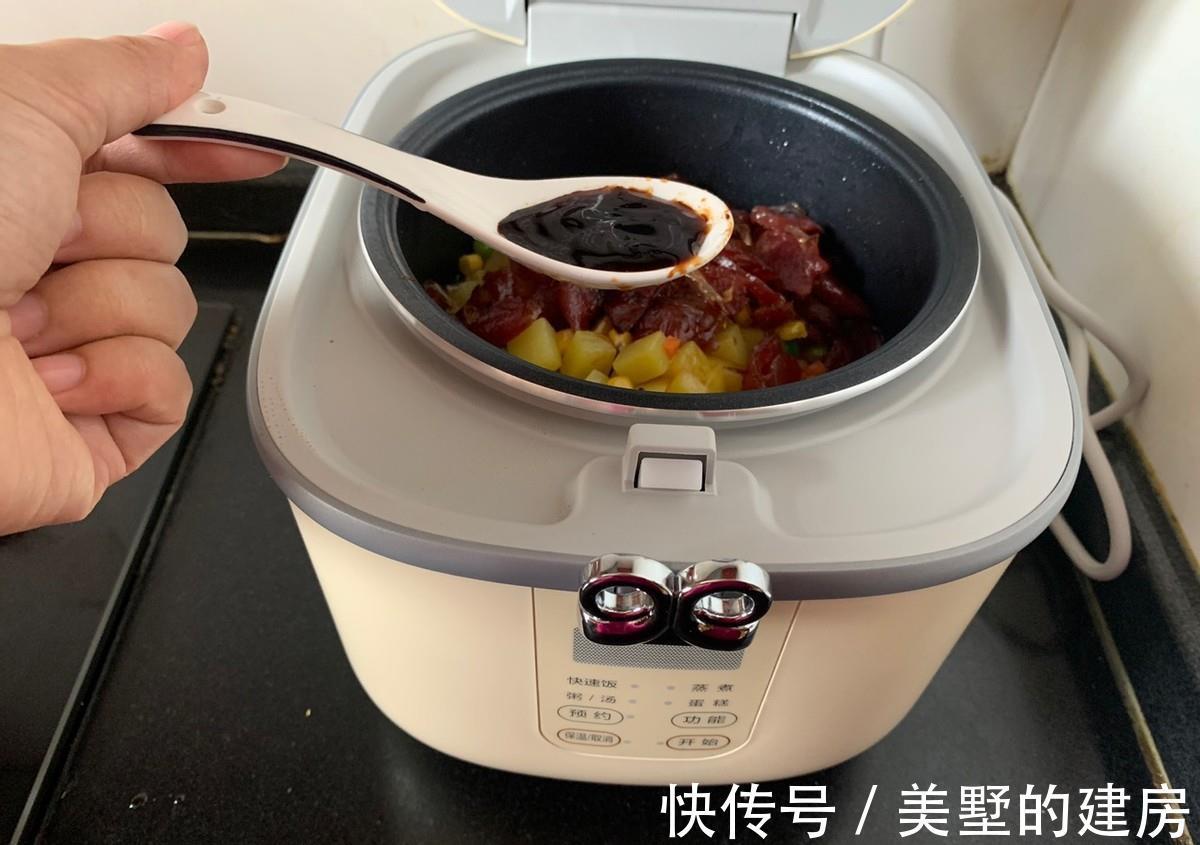 土豆|这是一道焖饭,腊肠搭配土豆,好吃还营养