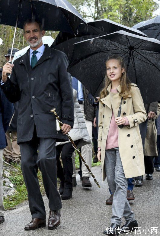 大衣 真正的贵族穿衣真简约，看西班牙公主莱昂诺尔就明白，低调却大气