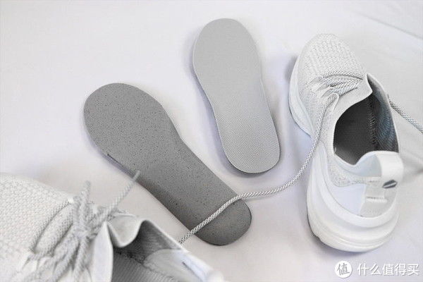 后跟 笔点酷玩 篇四百六十一：平价耐穿又好看，小米运动鞋4升级版：日常元素运动生活鞋4繁星版体验