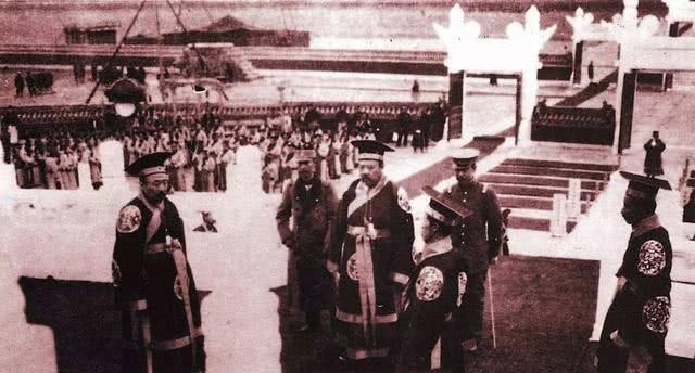 袁世凯|袁世凯称帝祭天，为何没戴冕冠，1000多万的帽子，舍不得买