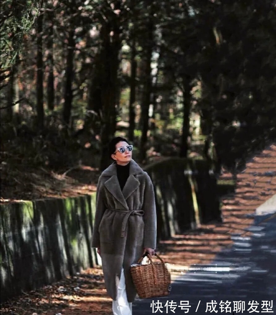 减龄|最适合40+女人的大衣穿搭,这几种搭配时尚减龄,雅大方又显瘦优
