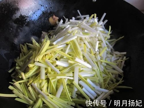 韭黄|它是肺部细菌的“天敌”,每周吃2次,清肺排毒,增强体质免疫力