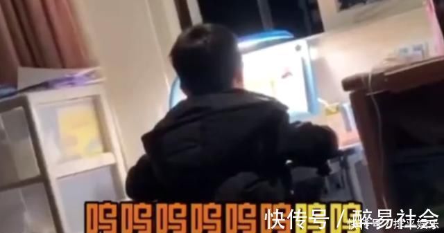 写作业|孩子在家写作业,七个字写了一天,宝妈气哭了做他妈太辛苦了