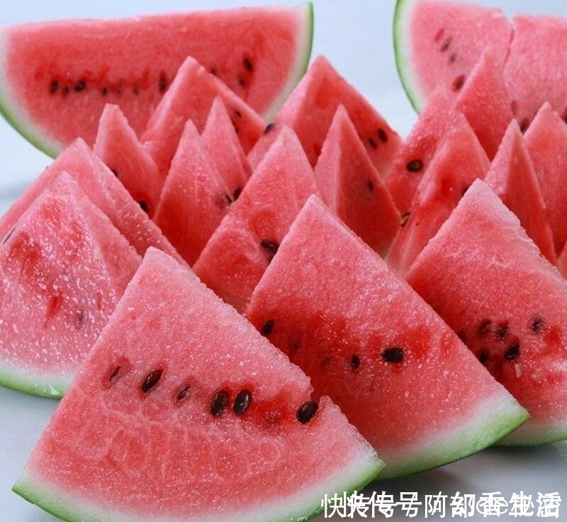 便秘|心火过旺的5个表现，多吃4种食物，不失眠、不便秘、睡得香