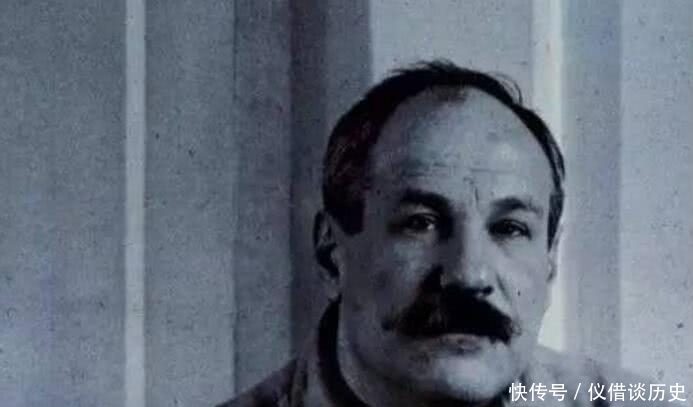 男子美术课不及格,毕业后当专职画家,只画直线,一幅画卖7亿