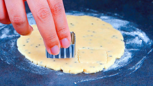 自制无糖咸味小饼干,天然无添加,又香又酥,老人孩子都适合吃