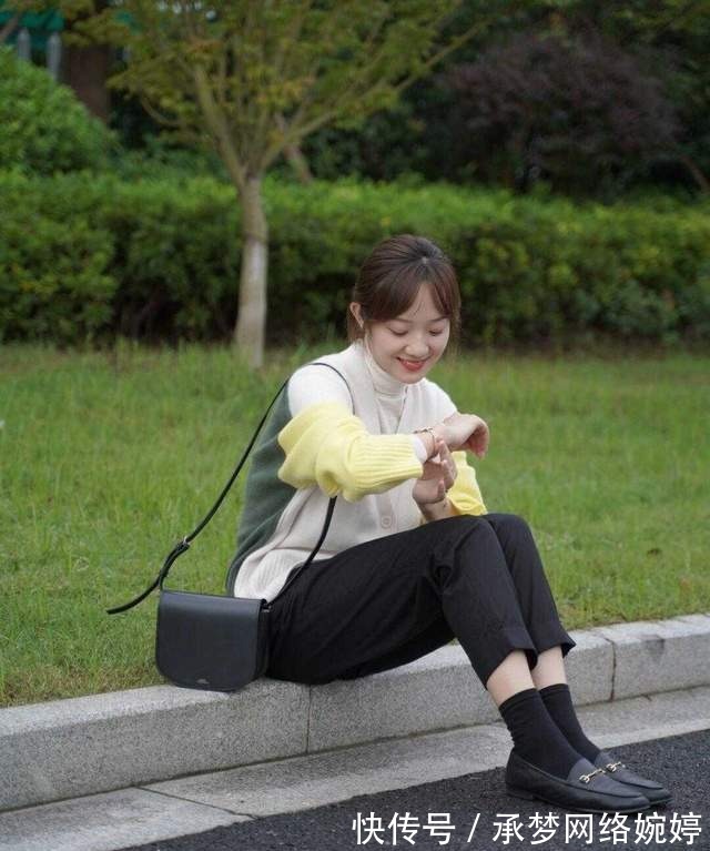 搭配 入秋以后,烟管裤再次成为时尚新宠,搭配针织衫,还能提升气质