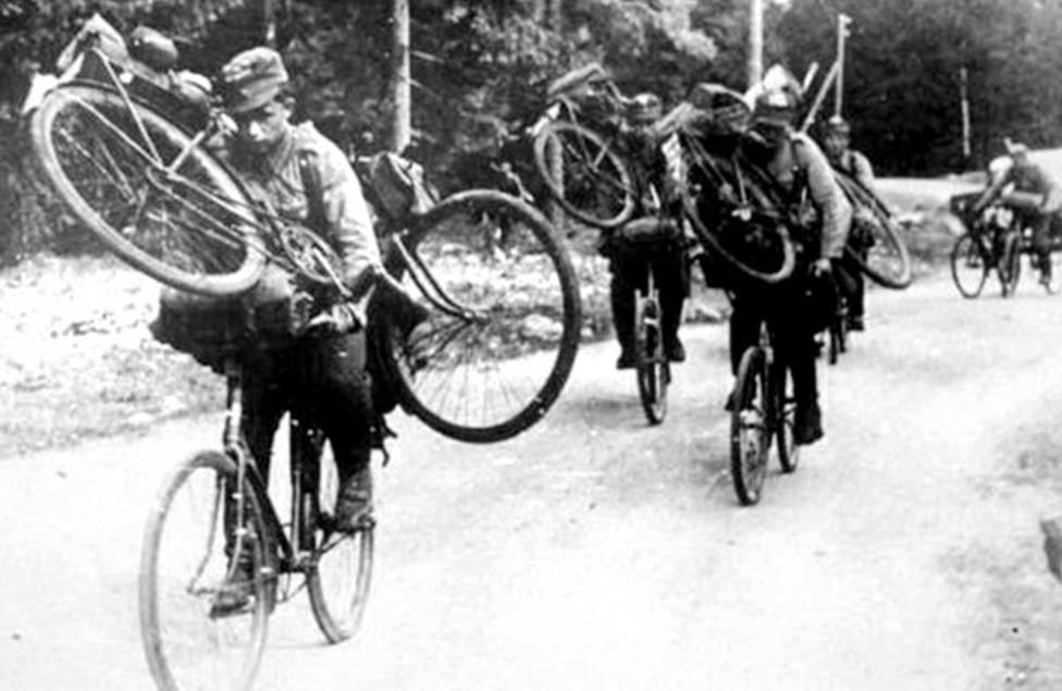 钢铁|历史上过目难忘瞬间：叼着烟操作“希特勒的电锯”，隆美尔拍的“钢铁洪流”