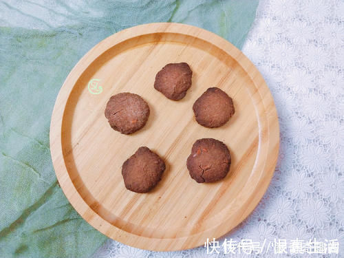 小蛋糕|巧克力中加一碗面粉，没想到那么好吃，吃一次就念念不忘