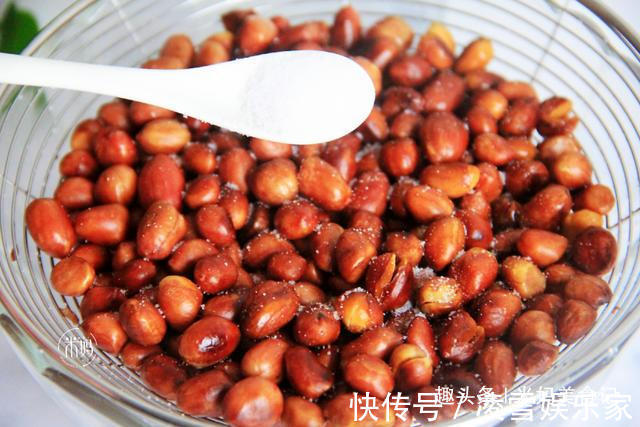 炒花生米有诀窍，牢记3个技巧，花生更香脆不烧焦，放2周不返潮