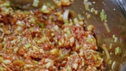 爱吃肉馅饺子的朋友记住“盐水油”口诀，饺子鲜嫩多汁，比买的还好吃