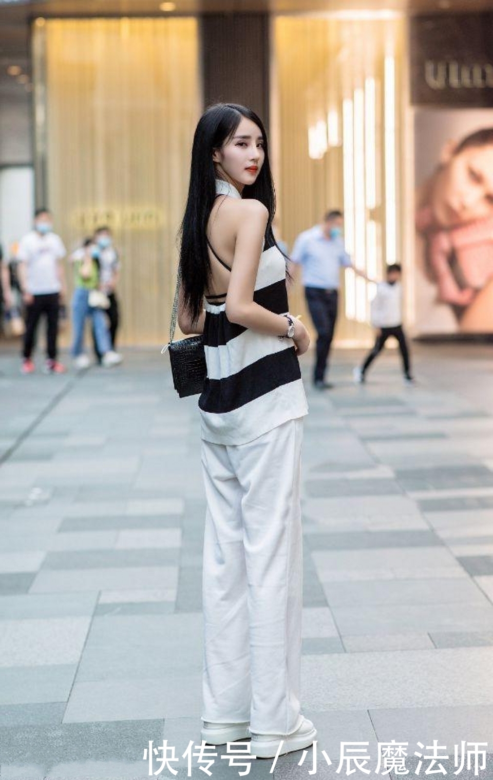 搭配|路人街拍,美女格子衬衣搭配热裤,简单又随性