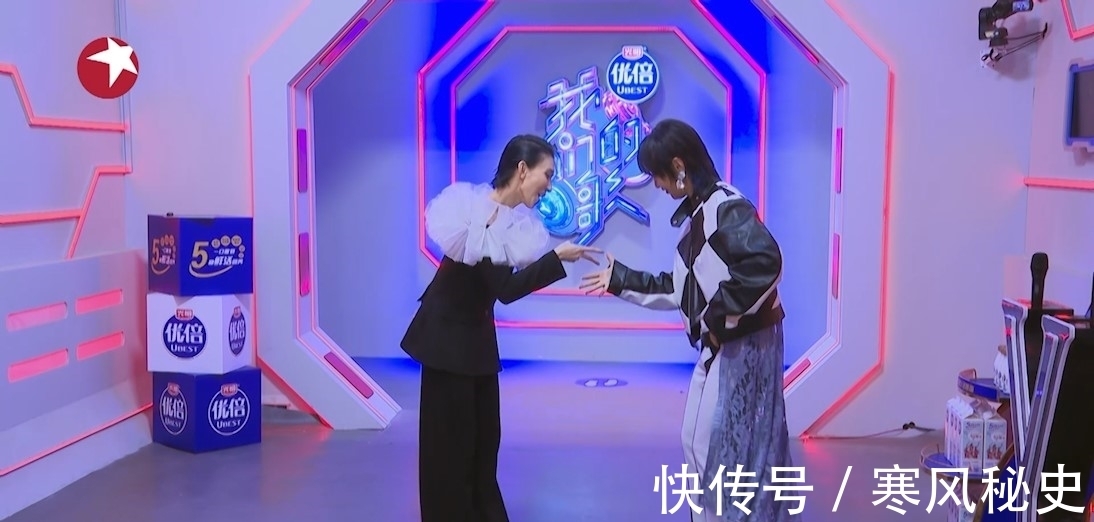 大张伟|《我们的歌》大张伟吕方双双卖萌跳舞 现场教学嘻唰唰变成洗沙发