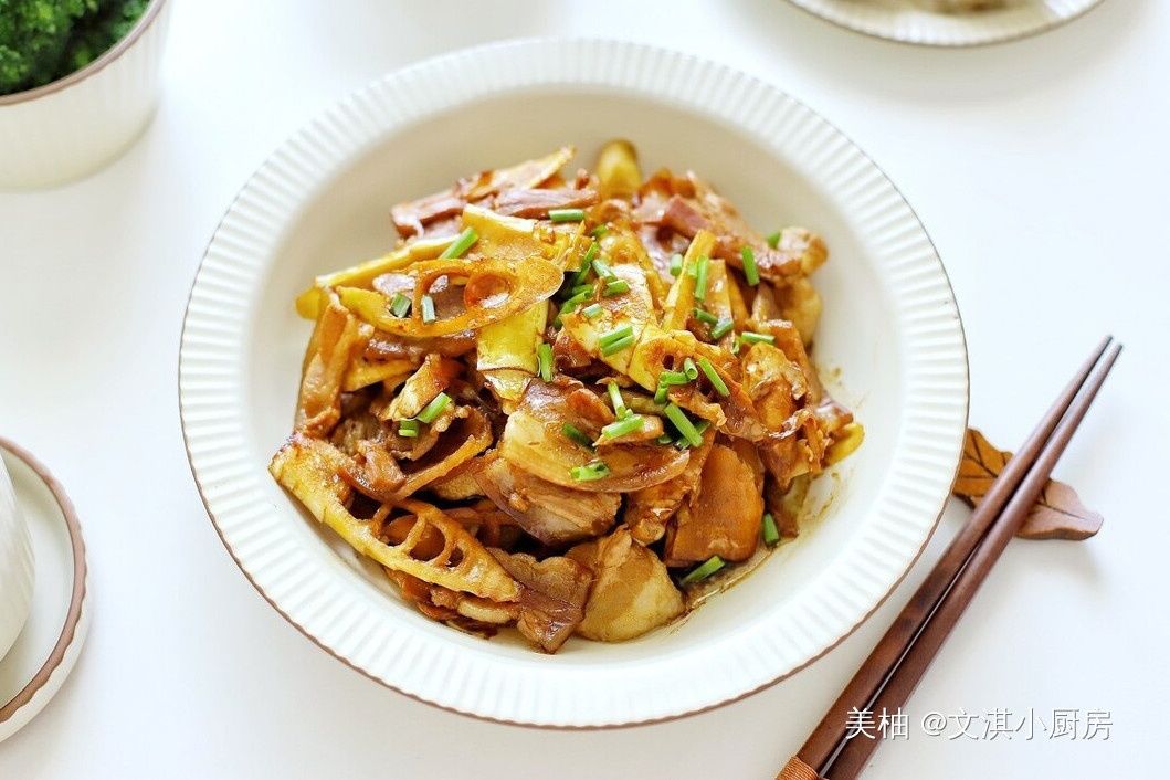 油焖春笋，炒前需要焯水吗？教你一招，色泽诱人，脆嫩鲜香不油腻