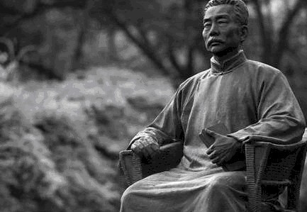 鲁迅|鲁迅一生骂人无数,为何从来没有骂过蒋介石