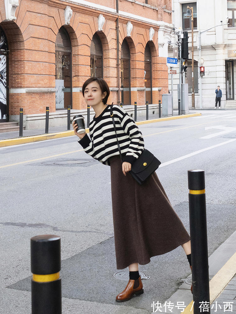 半身裙|3、40岁的女人穿半身裙,上装搭配什么才优雅?这样穿打造好气质