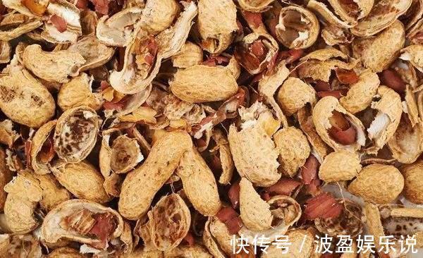 小花|2种“废物”别丢了,水里“泡一泡”扔盆里,养花好,不用施肥!