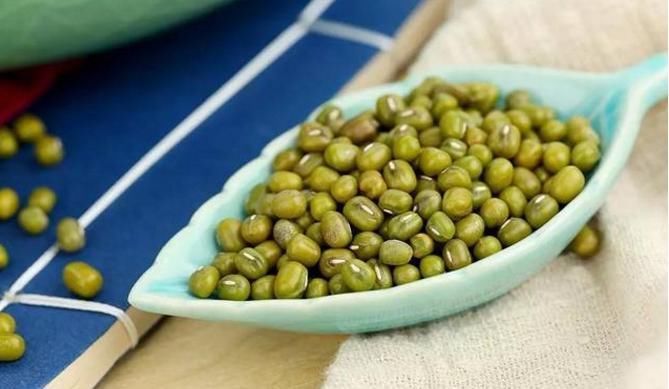 苦瓜配绿豆,不出三天,头晕手麻消,颈椎病肩周炎,也慢慢消失了