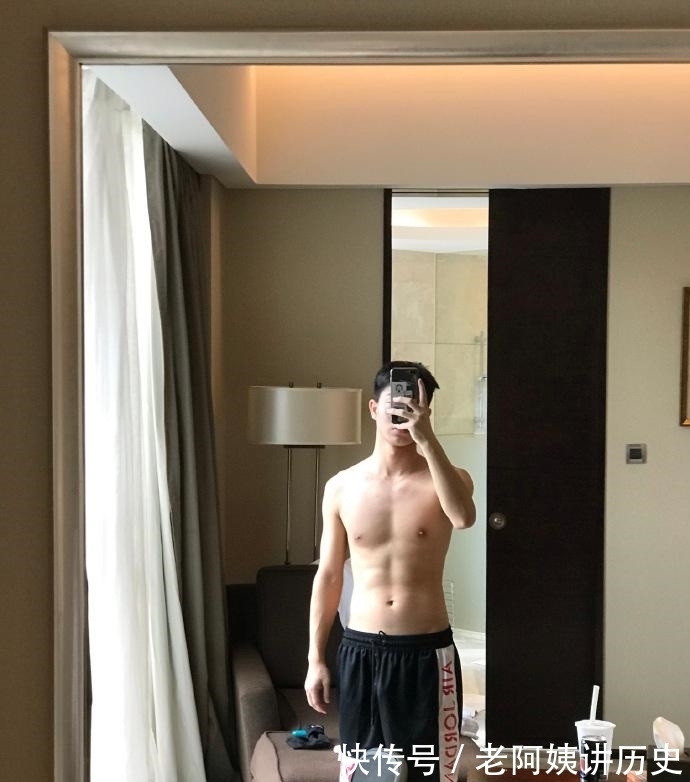 小哥哥|天蝎座大男孩,满身精肌的体育生,这样的肌肉小哥哥,痞帅可人!