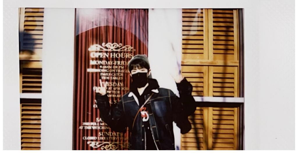 肖戰(zhàn)壓箱底環(huán)球影城vlog公布，喝飲料太奶，意外曝光獨(dú)家拍照姿勢