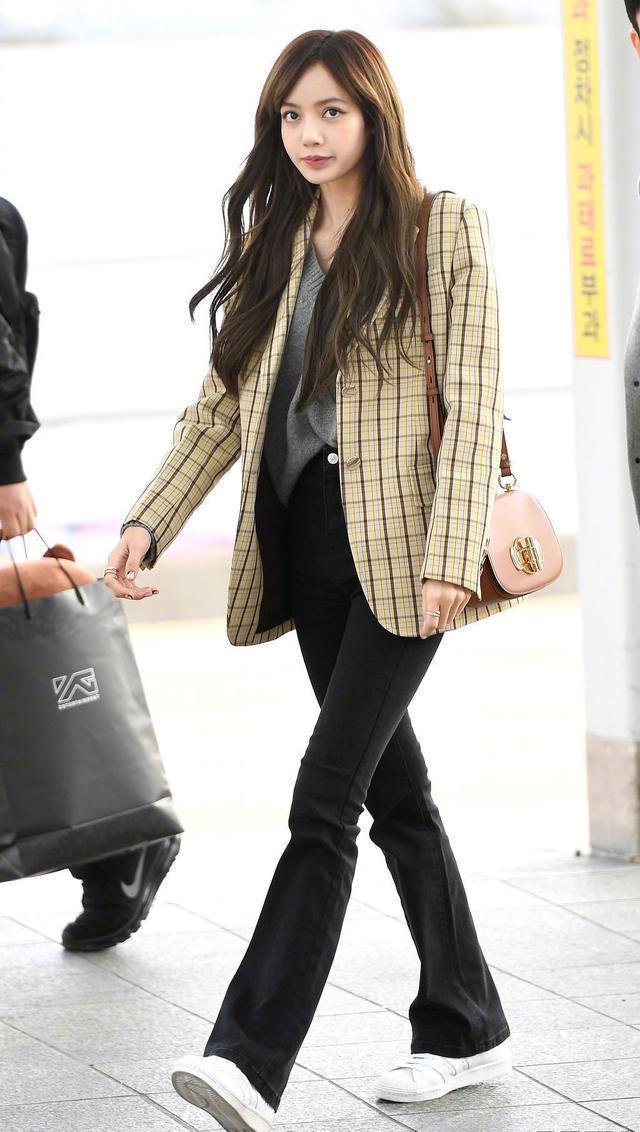 扔掉|扔掉你的阔腿裤吧!穿上就变矮土壮,哪里够这四款来的时髦显瘦