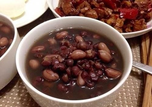 花生加上此物,每天来一碗,改善贫血,排毒清污,子宫越来越干净