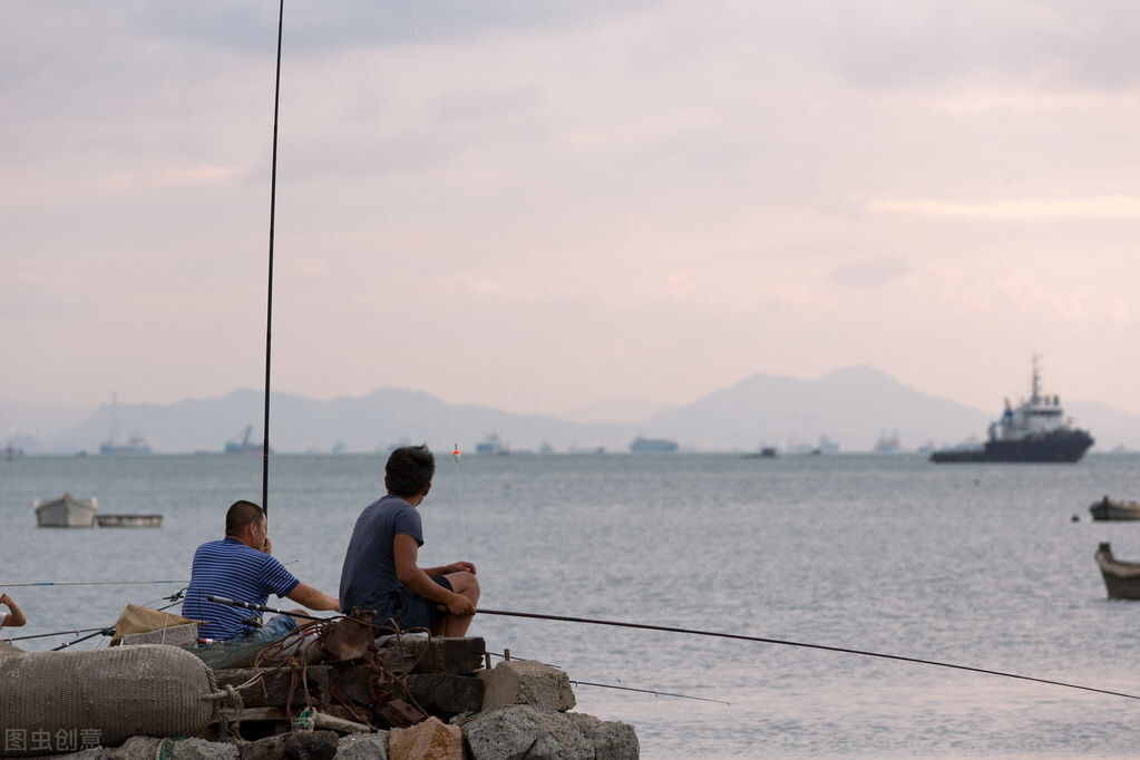 11人在大桥下钓鱼被抓,该不该在桥下钓鱼